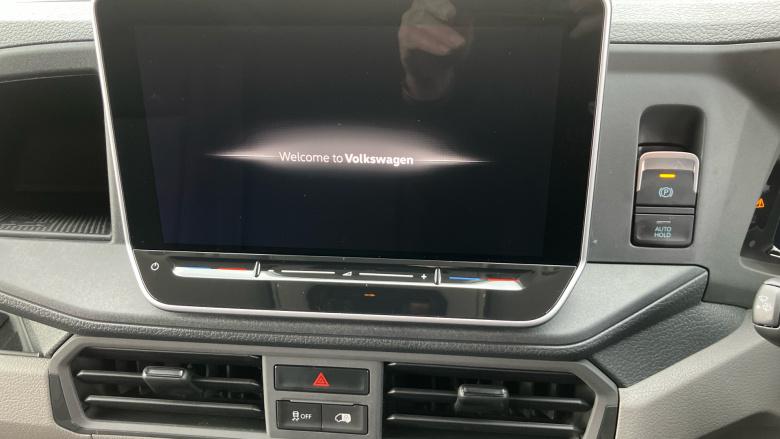 Volkswagen Crafter Cr35 Mwb Diesel 4Motion 2.0 TDI 177PS Commerce Plus Low Roof Van Auto